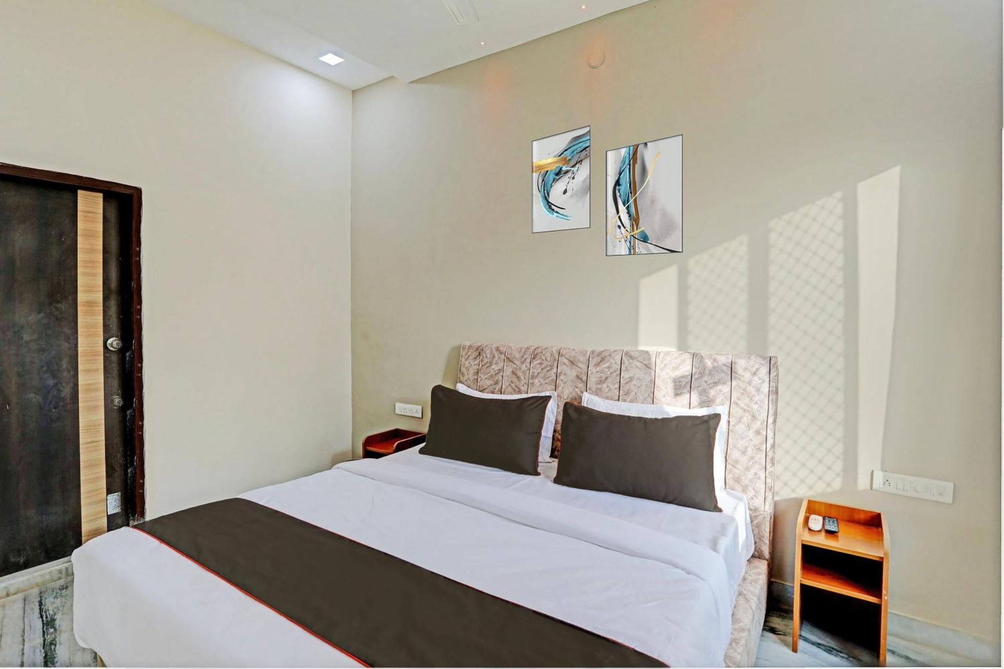 Collection O The Galaxy Resort นาถดวารา ภายนอก รูปภาพ